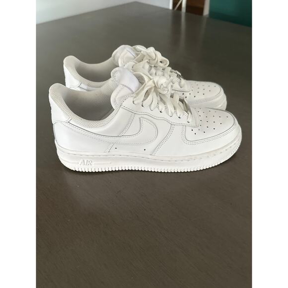 Nike Women's Air Force 1 Fashion Sneaker Triple White Size 7 Clean! - Picture 1 of 9